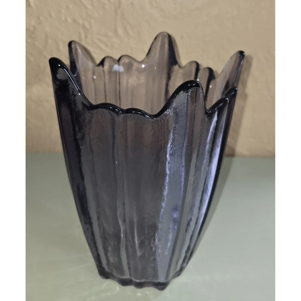 Vintage Vase Hard‎ To Find Rare 5 Petal Textured Thick Heavy Purple Viking Glass